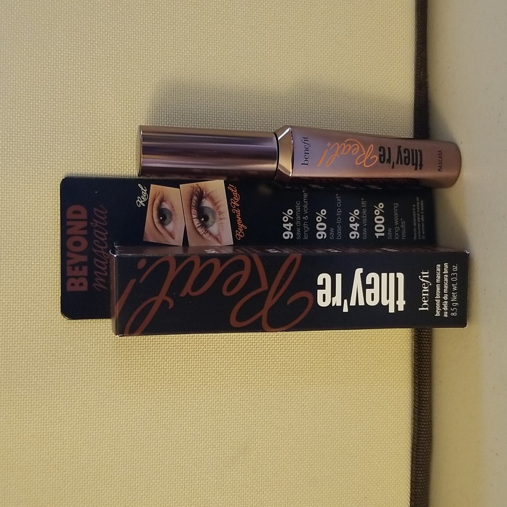 Benefit they're Real BEYOND mascara 8.5g Net wt. 0.3 oz.